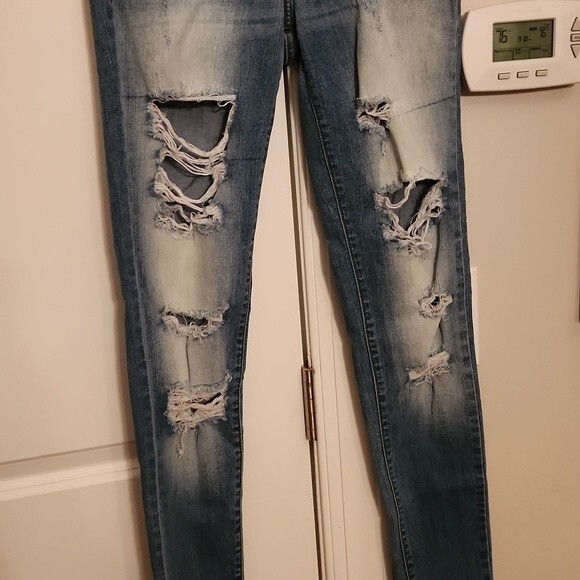 Kancan Women's Distressed Skinny Jeans Light Wash Size 26 - Picture 3 of 8